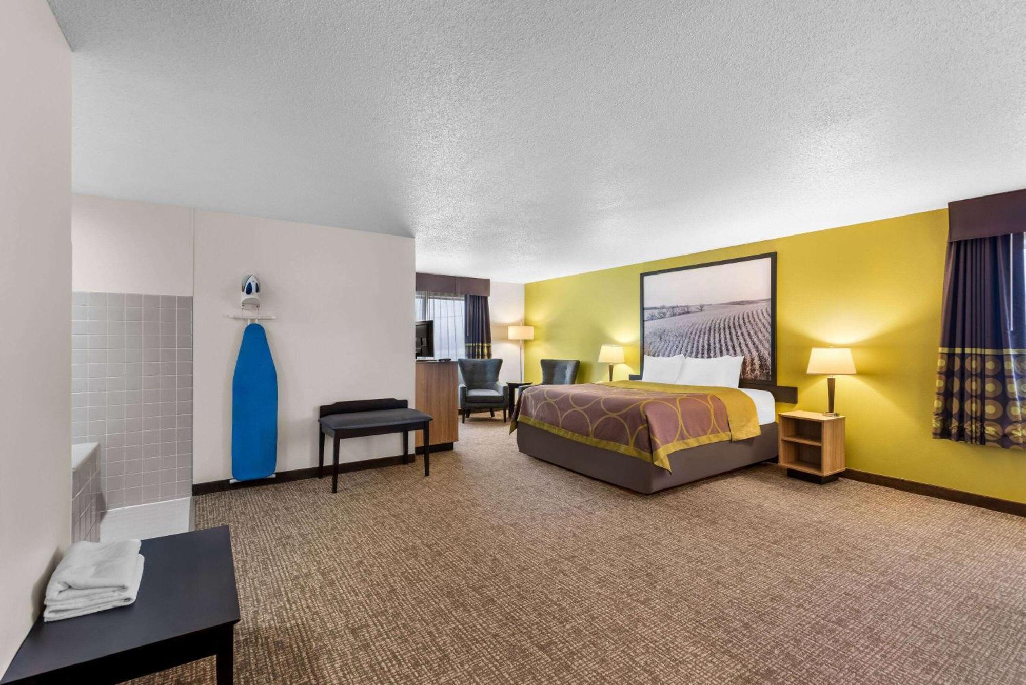 Super 8 By Wyndham Oelwein Hotel Exterior photo